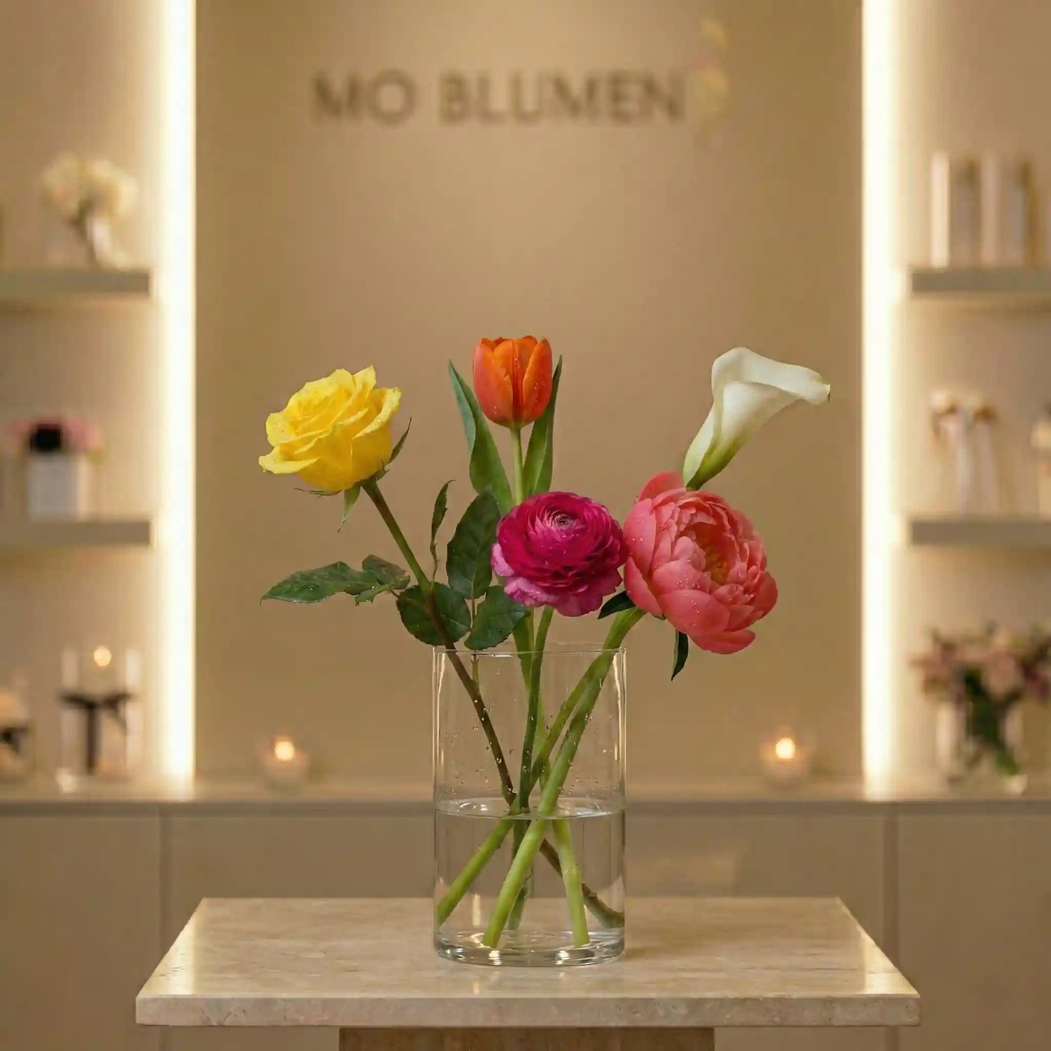 Einzelblumen Wien – Hochwertige Einzelstiele online kaufen, rote Gerbera auf weißem Hintergrund, ideal für minimalistisches Arrangement.